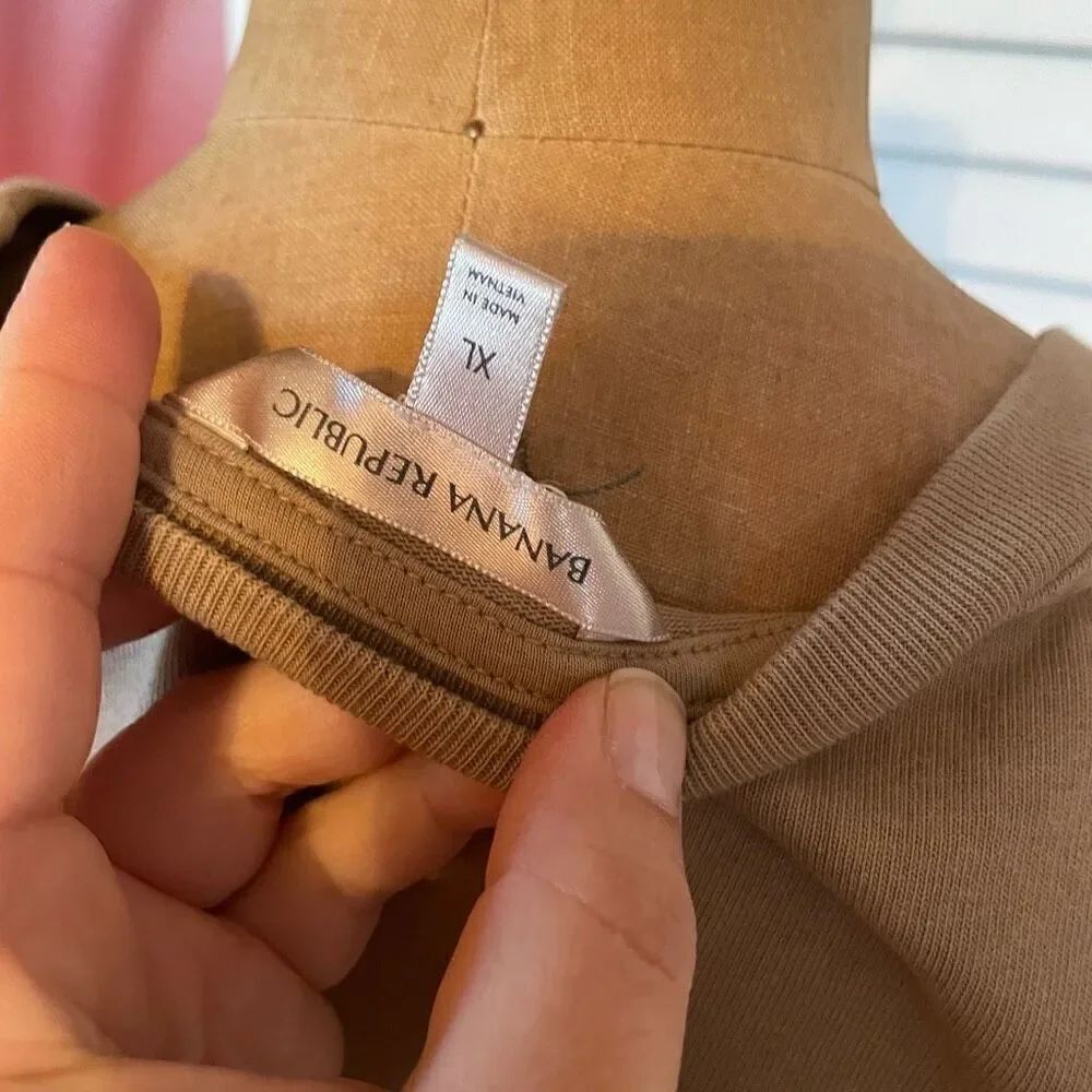 BANANA REPUBLIC | tan muscle t crewneck light sweatshirt XL - Picture 4 of 7